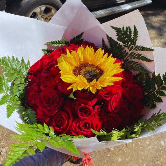 Buy Bouquet of Roses and Sunflowers Maps Flowers