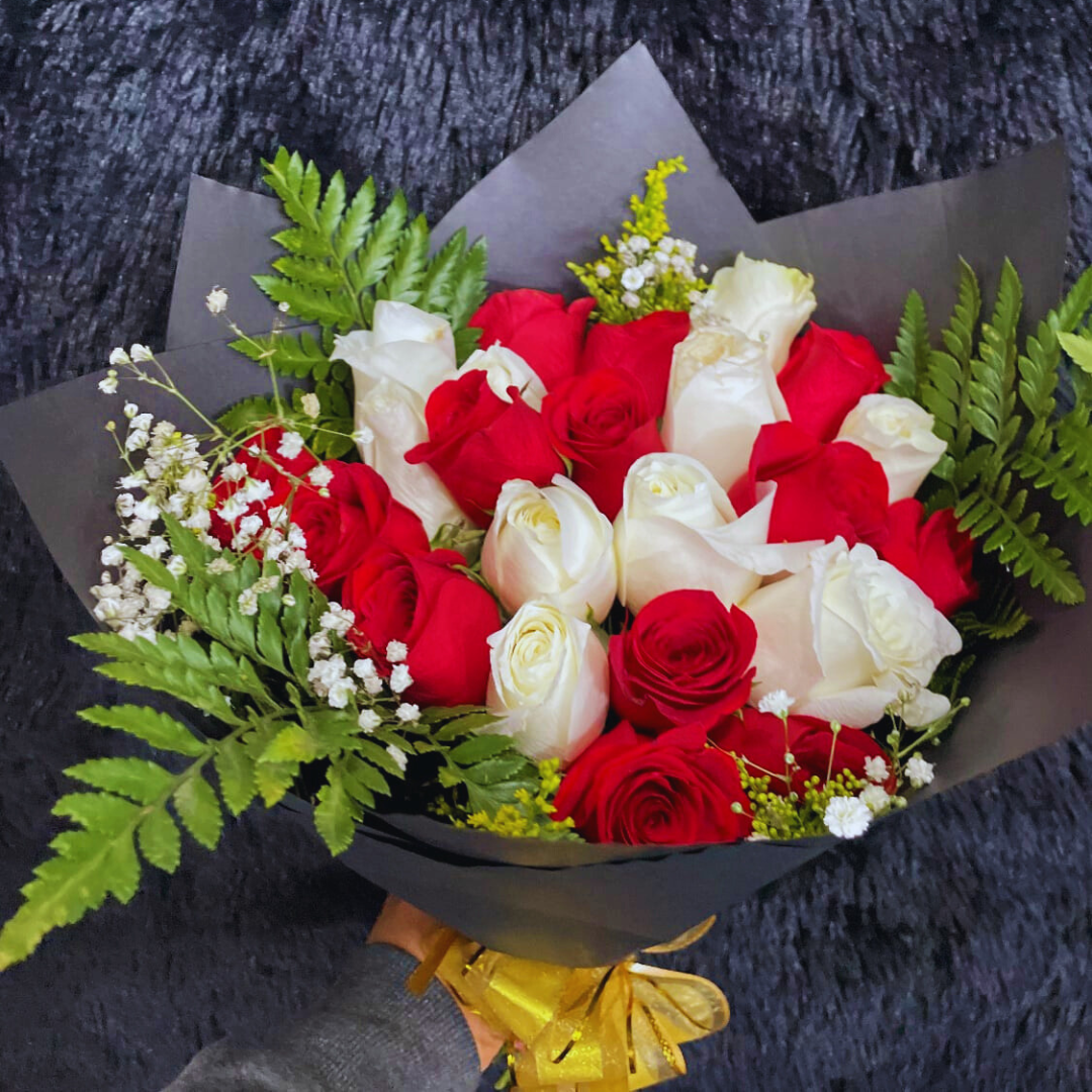 Mini Bouquet 24 Roses Flower Buchon 