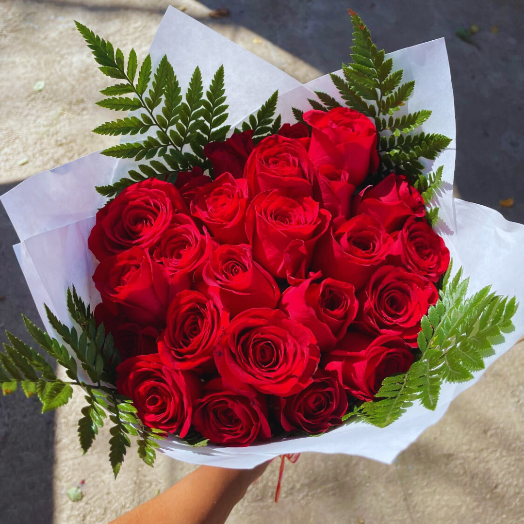 Mini Bouquet 24 Roses Flower Buchon 