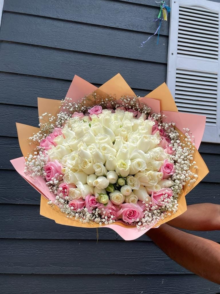 100 Roses Flower Buchon Bouquet 