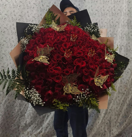 buchon bouquet of 300 roses😍🌹🌹😍