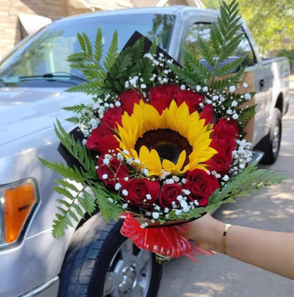 Mini Bouquet 24 Roses Flower and 1 Sunflower
