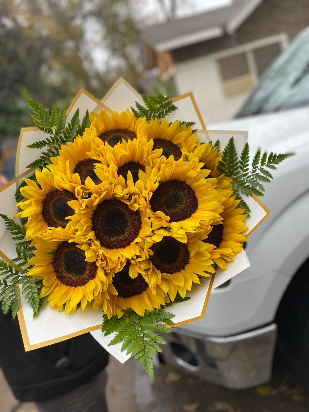 Mini Bouquet 12 Sunflowers Buchon 