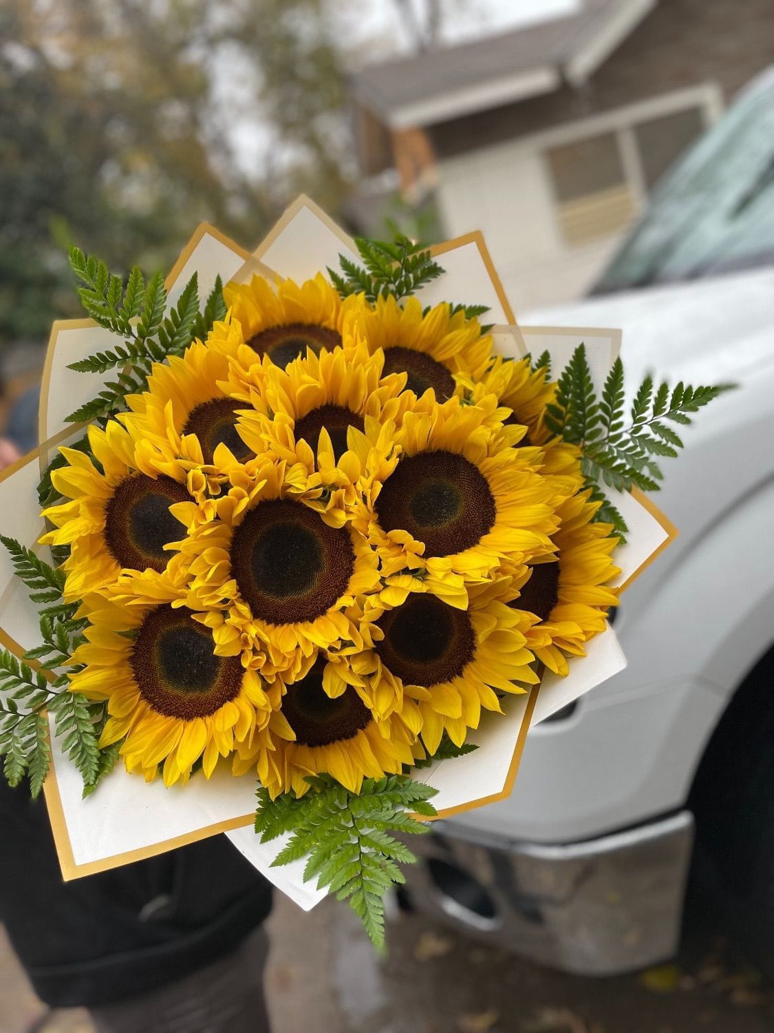 Mini Bouquet 12 Sunflowers Buchon 