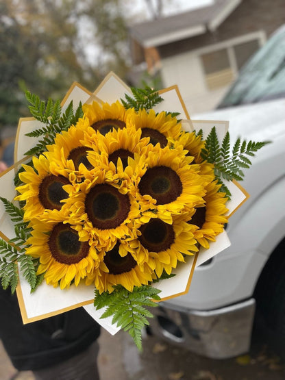 Mini Bouquet 12 Sunflowers Buchon 