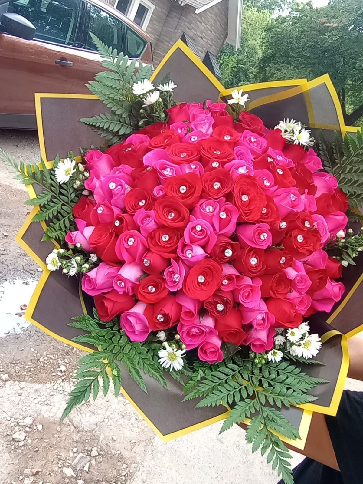 100 Roses Flower Bouquet with Pearls | Maps Flowers