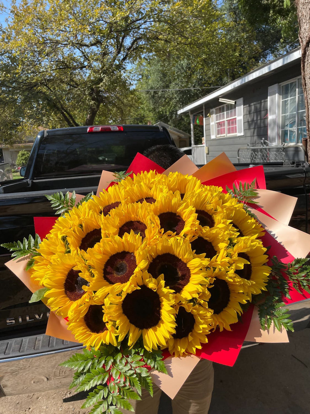 Medium Bouquet 24 Sunflowers Buchon 