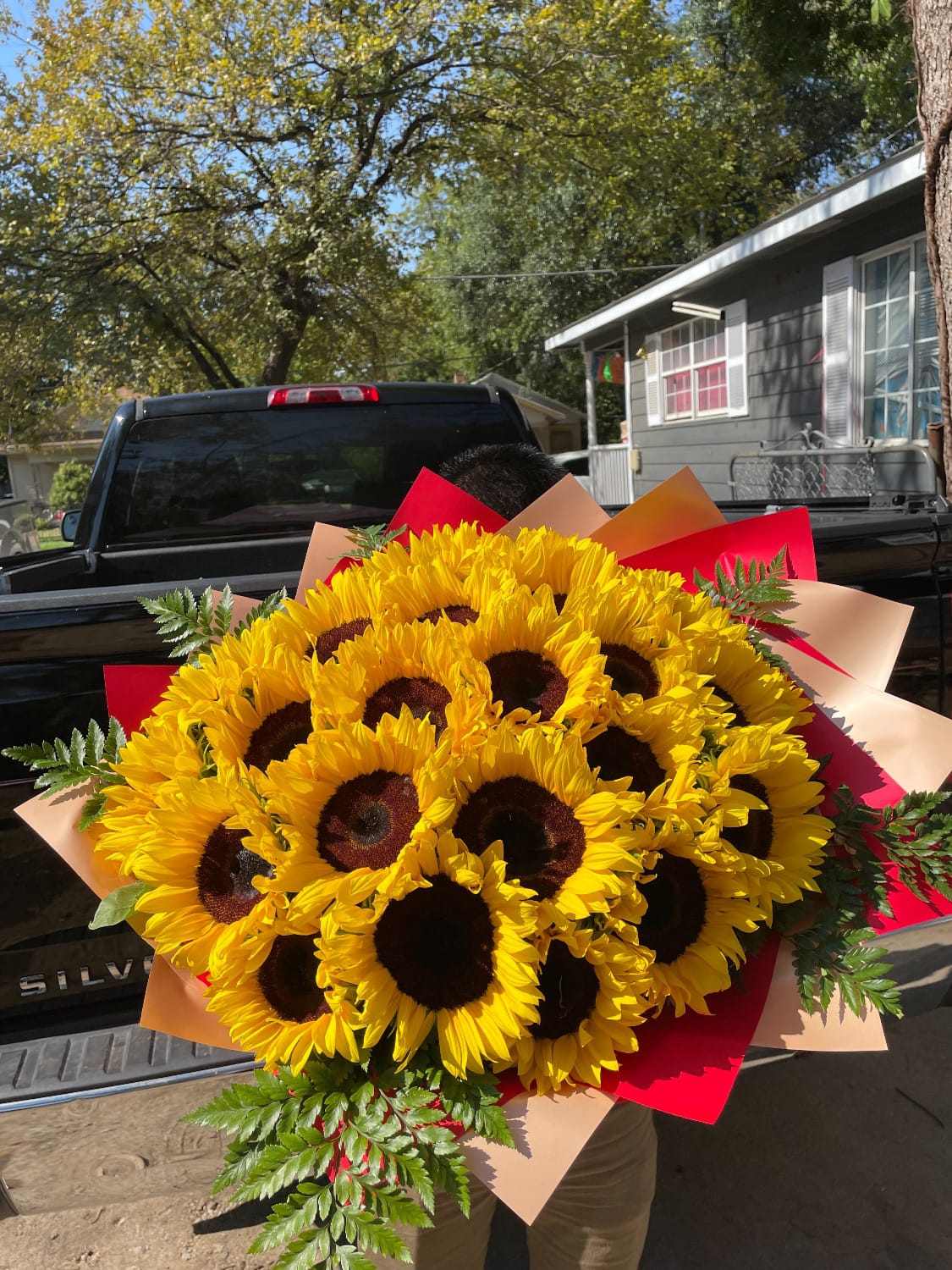 Medium Bouquet 24 Sunflowers Buchon 