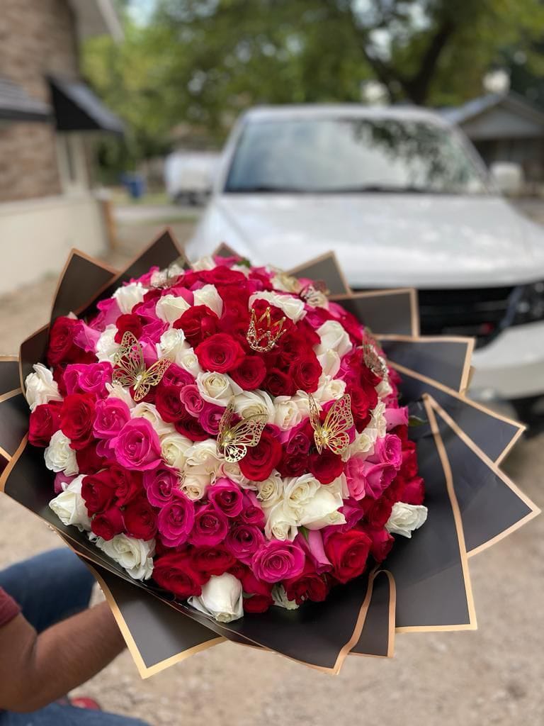 200 Roses Flower Buchon Bouquet with Accessories