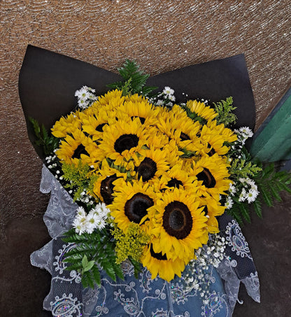 Medium Bouquet 24 Sunflowers Buchon 