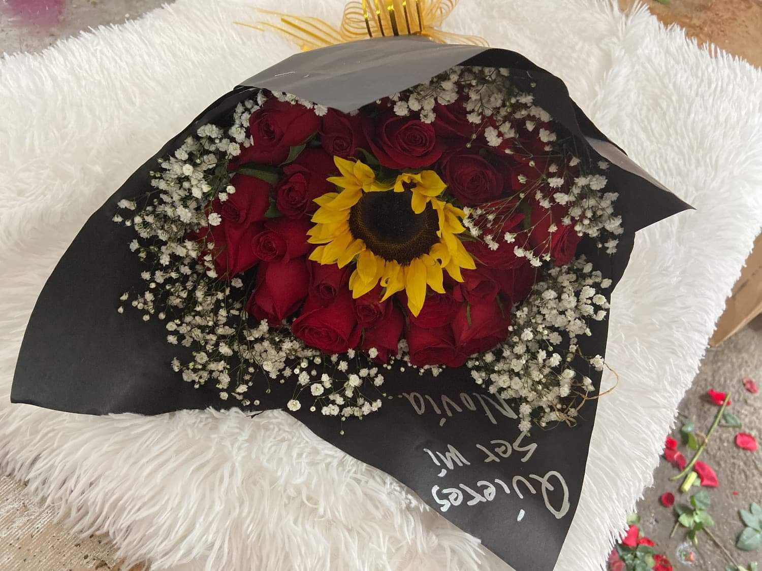 24 Roses & 1 Sunflower Bouquet ππ»πΉ