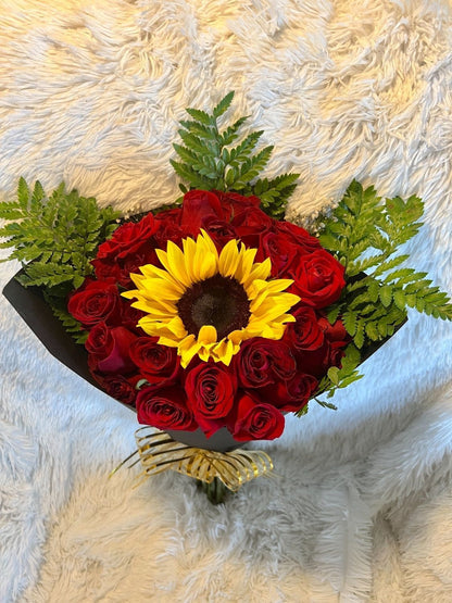 Mini Bouquet 24 Roses Flower and 1 Sunflower